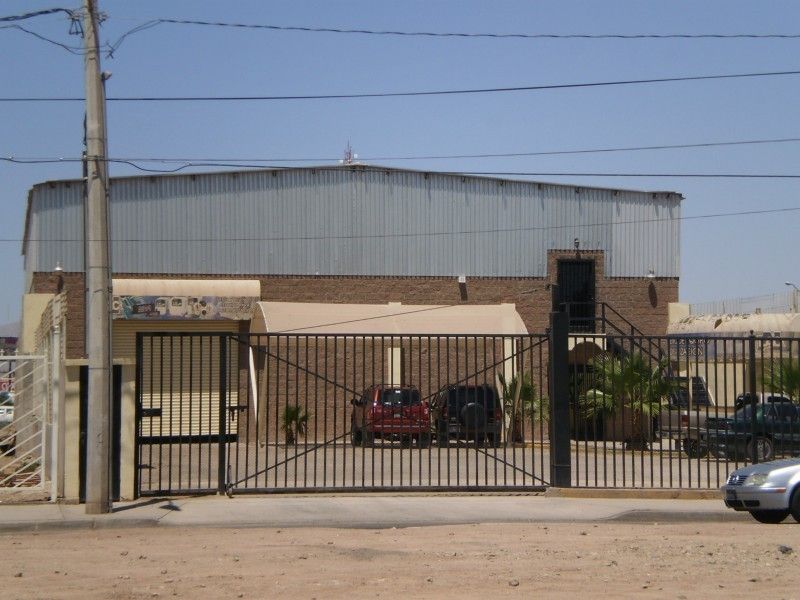 VENTA O RENTA, Almacén + oficinas de 600 m2 Const y Terr de hasta 2,360 m2