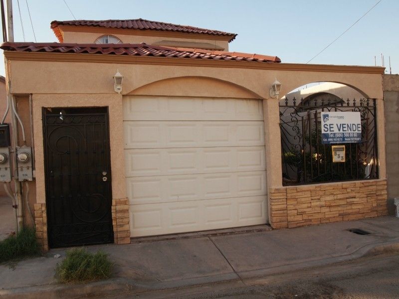 Casa en Venta en Quintas del Rey 3ra Secc. (a 1/2 cuadra de Av. Anahuac)
