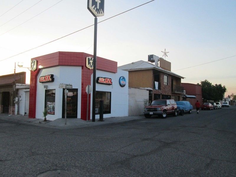 Excelente ubicación Casa y Local Comercial Fracc. Las Hadas