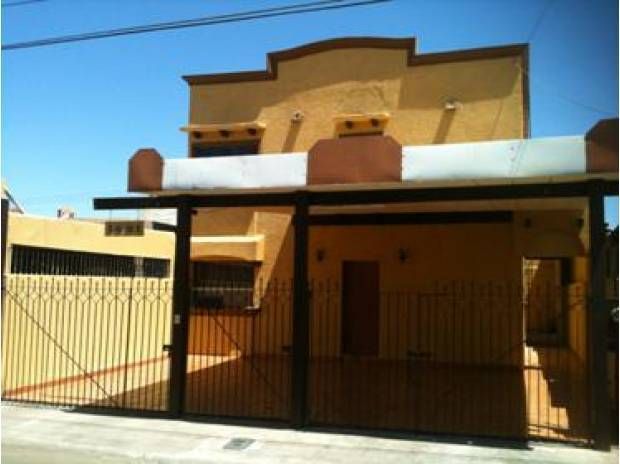 Bonita casa en venta en Jardines del Lago