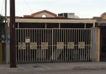Bonita Casa frente al parque en Misión del Valle