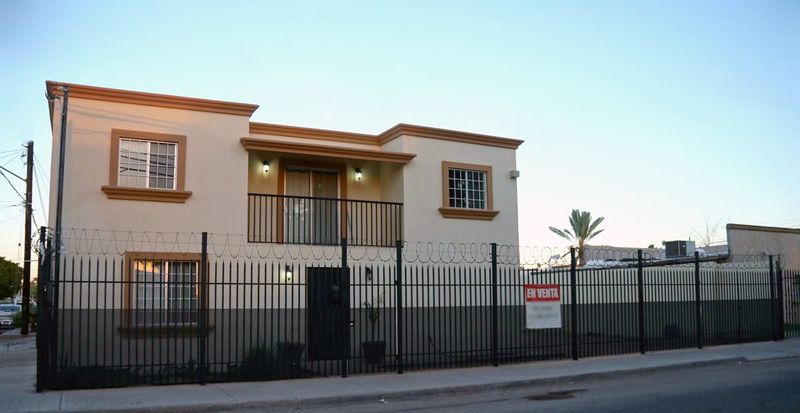 Estrena céntrica casa en esquina ubicada en Independencia