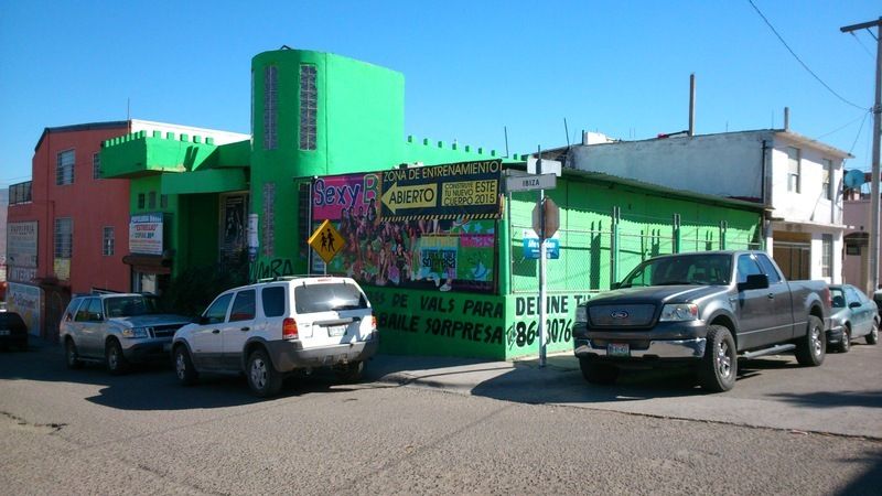 Local en Venta en esquina ubicado en Villa Fontana