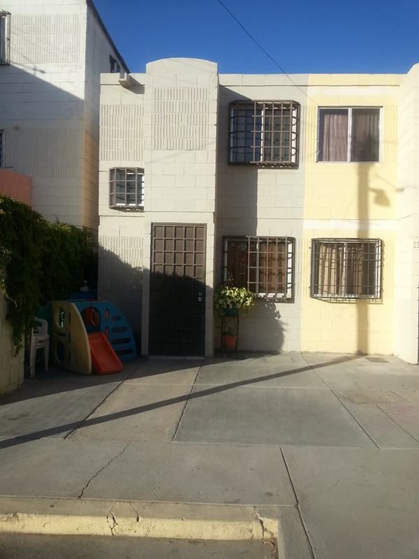 Confortable casa ubicada atrás de la Clinica 27 del IMSS