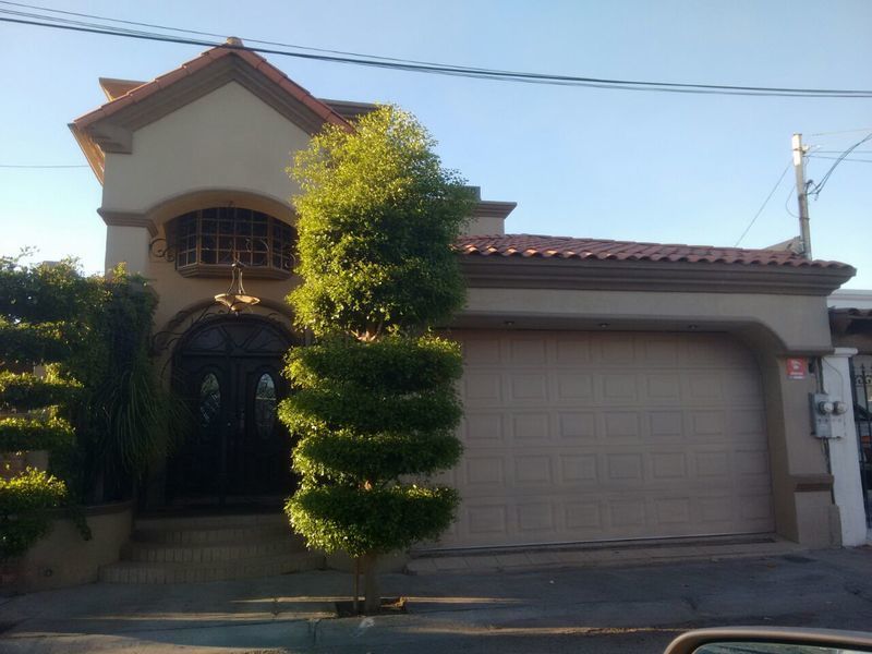 Bonita casa amueblada en venta en Las Flores