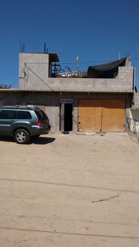 Casa en obra negra en venta en Col. Emperadores