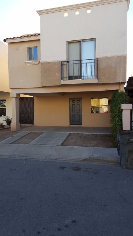 Excelente casa en venta en Bosques del Sol, por Calle Novena