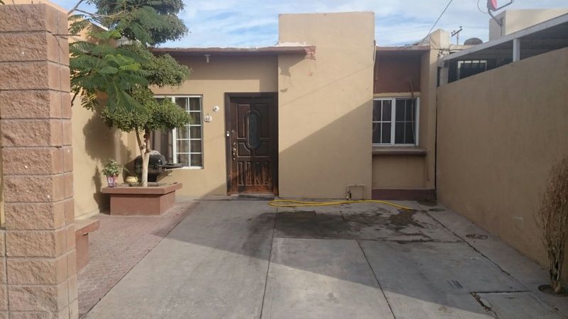 Económica casa en venta con buena ubicación en Solidaridad