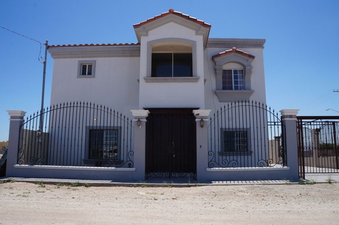 Atractiva y amplia residencia en venta en Oasis Campestre con terreno excedente
