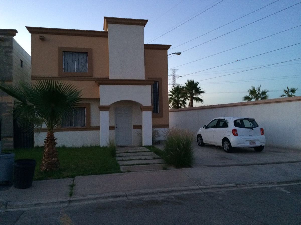 Renta casa en Residencial Madrid con terreno excedente.