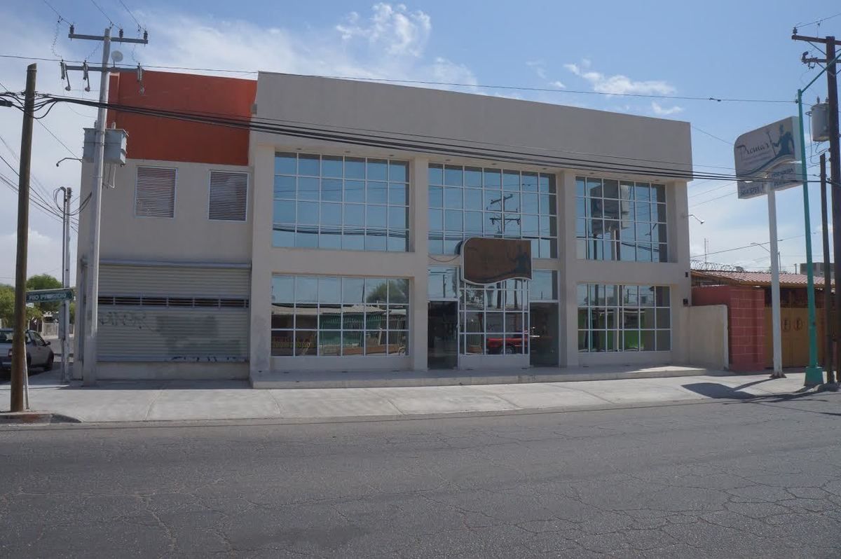 Local comercial en renta ubicado en Río Presidio.