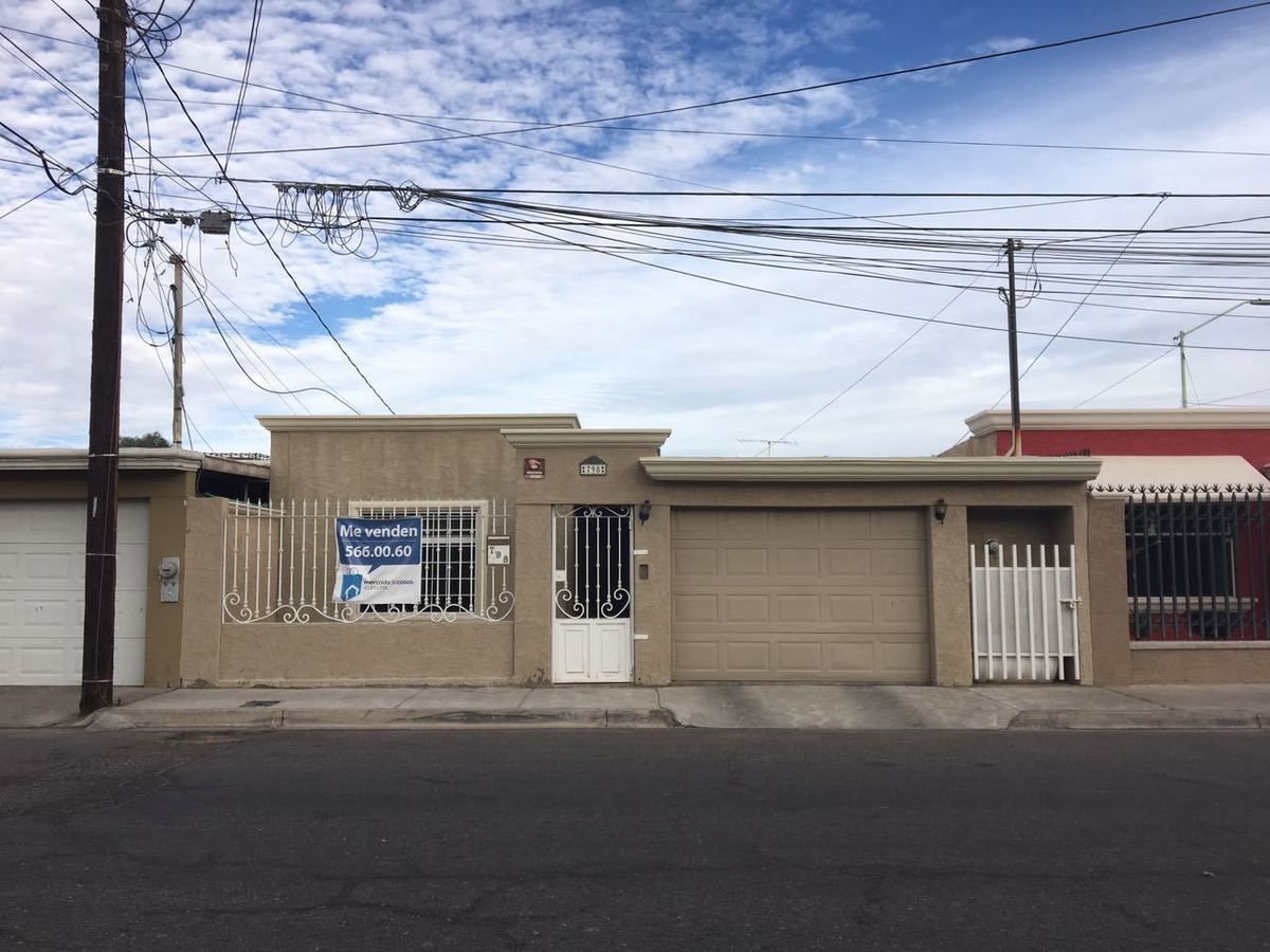 Casa en venta amueblada, a media cuadra de Vistahermosa.