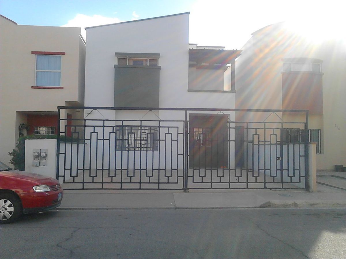 Estrena casa de 2 niveles en en Fracc. Los Olivos