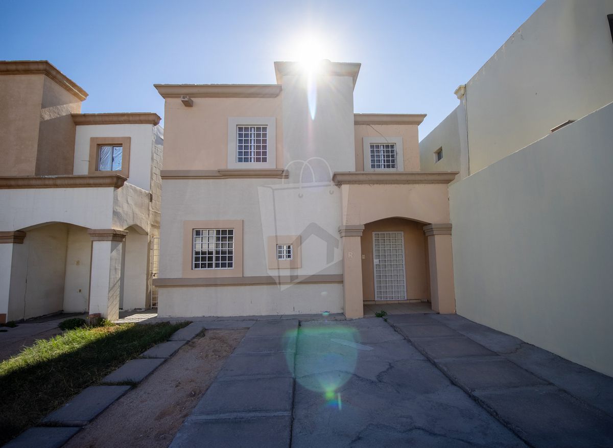 Casa en renta  ubicada  en Residencial Madrid.