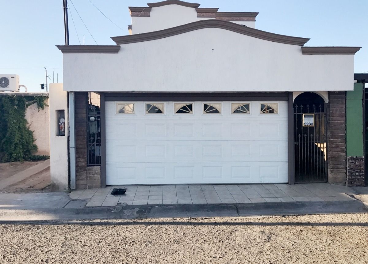 Céntrica casa en SANTA LUCIA en venta.