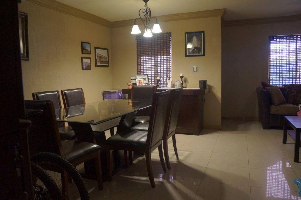 Amplia casa en venta en Gran Venecia.
