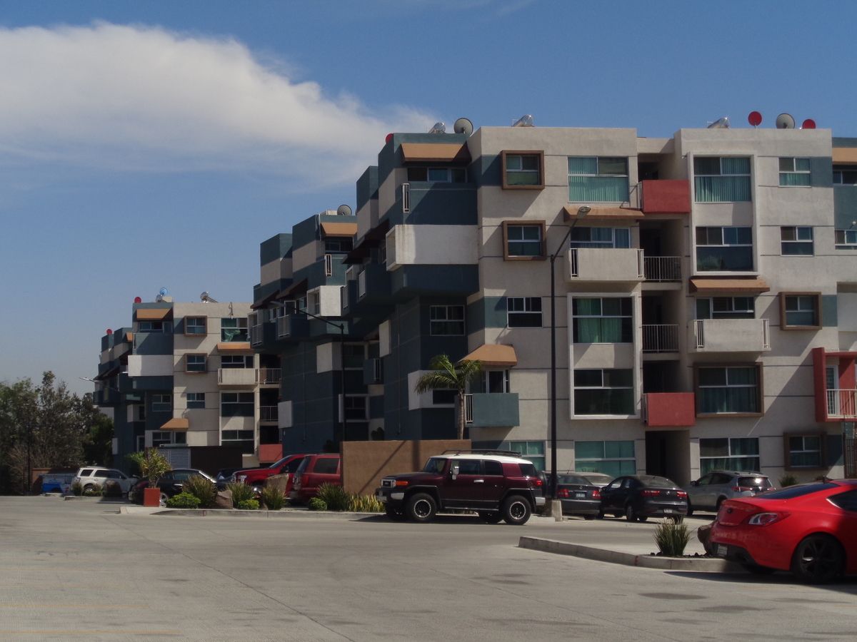 Renta Penthouse semi-amueblado ubicado en entorno San Carlos!