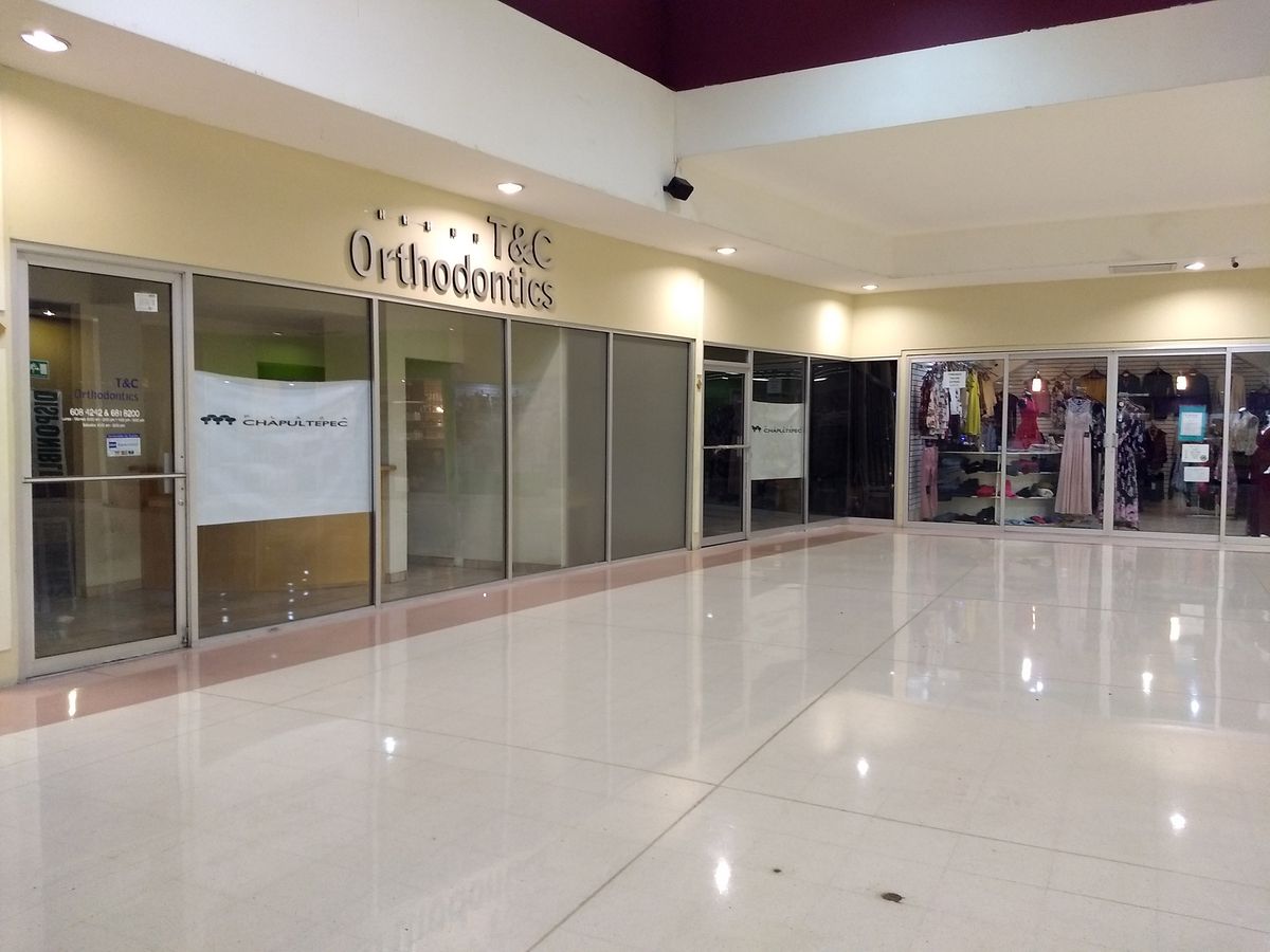 Renta local super ubicado frente a Av. Sonora en Blvd. Agua Caliente !