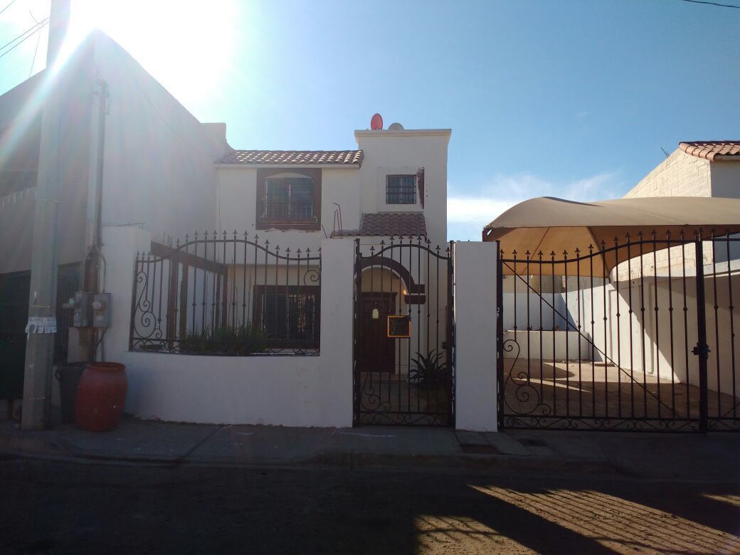 Amplia casa en Hacienda Los Portales III
