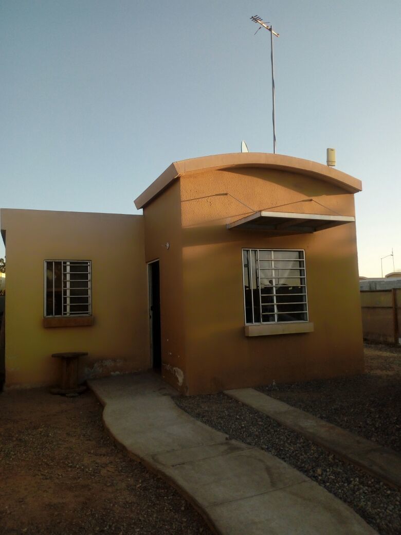 Bonita casa con terreno excedente en Fraccionamiento Lago del Sol