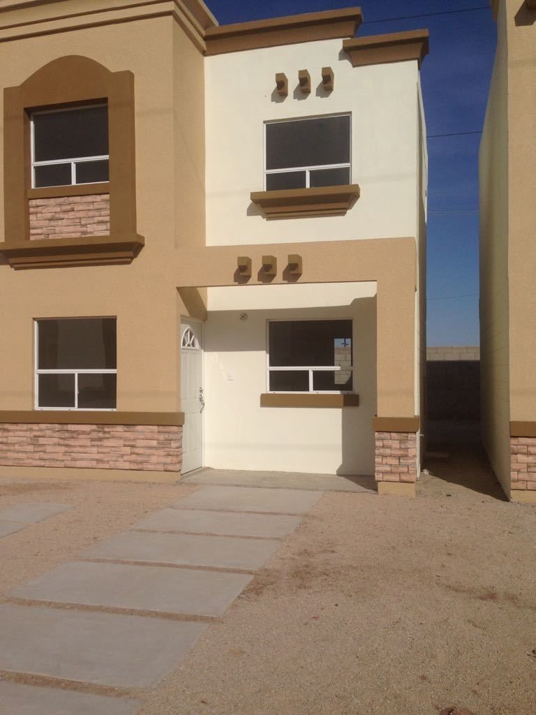 Renta casa en privadas Campestre