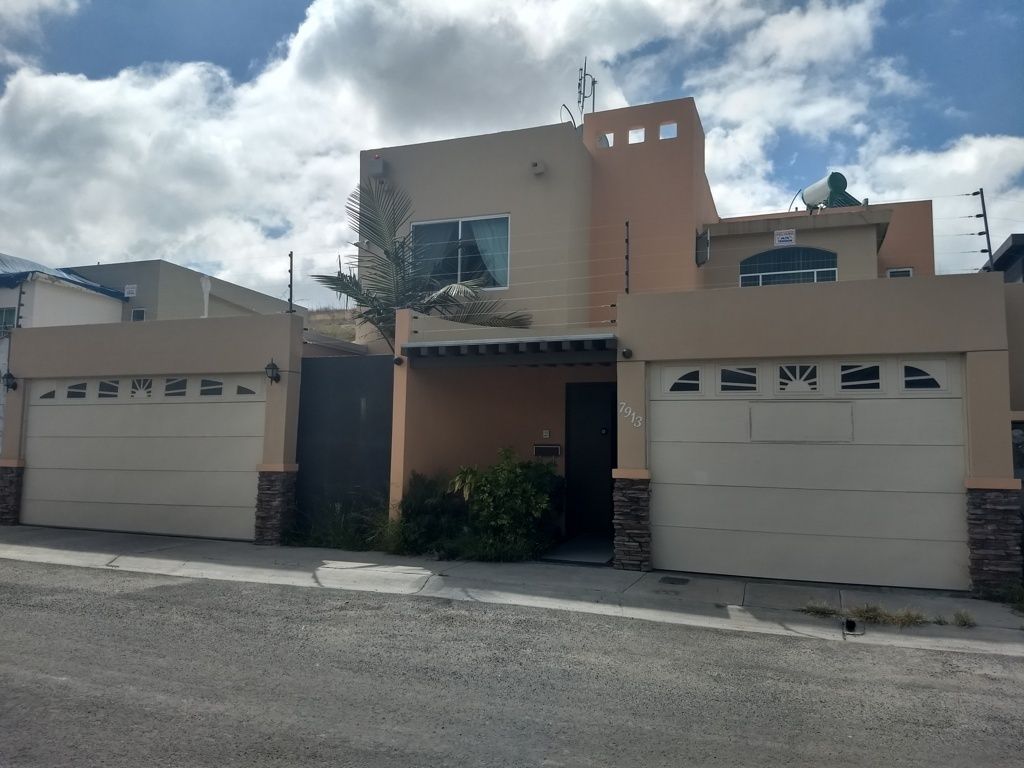 Hermosa casa con TERRENO EXCEDENTE en San Agustín !