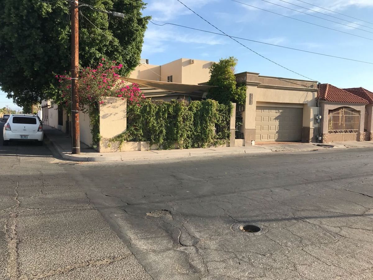 Residencia con alberca en Vista Hermosa