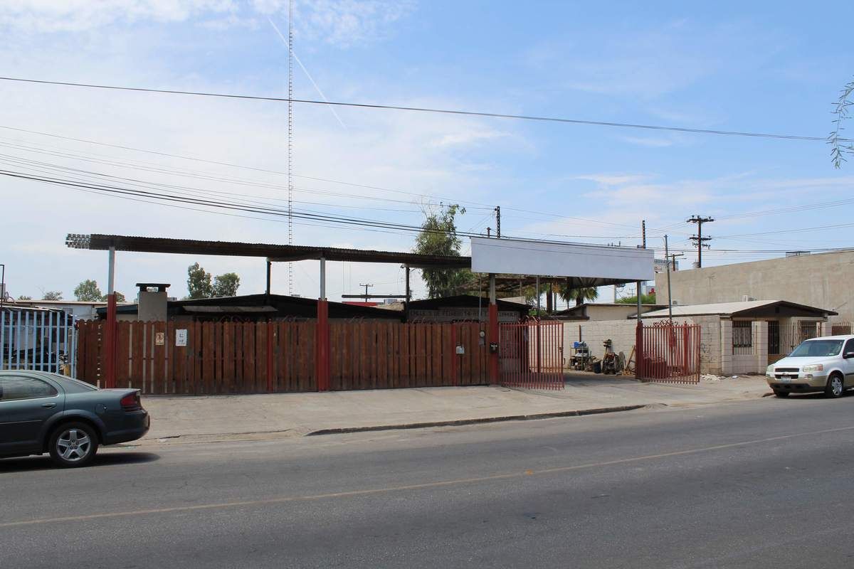 Casa + Local con 700 m² de terreno a 1 cuadra de Lázaro Cárdenas