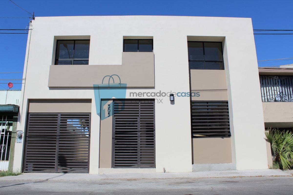 Casa de 4 rec y 3 baños completos,  a 2 cuadras de plaza Centenario