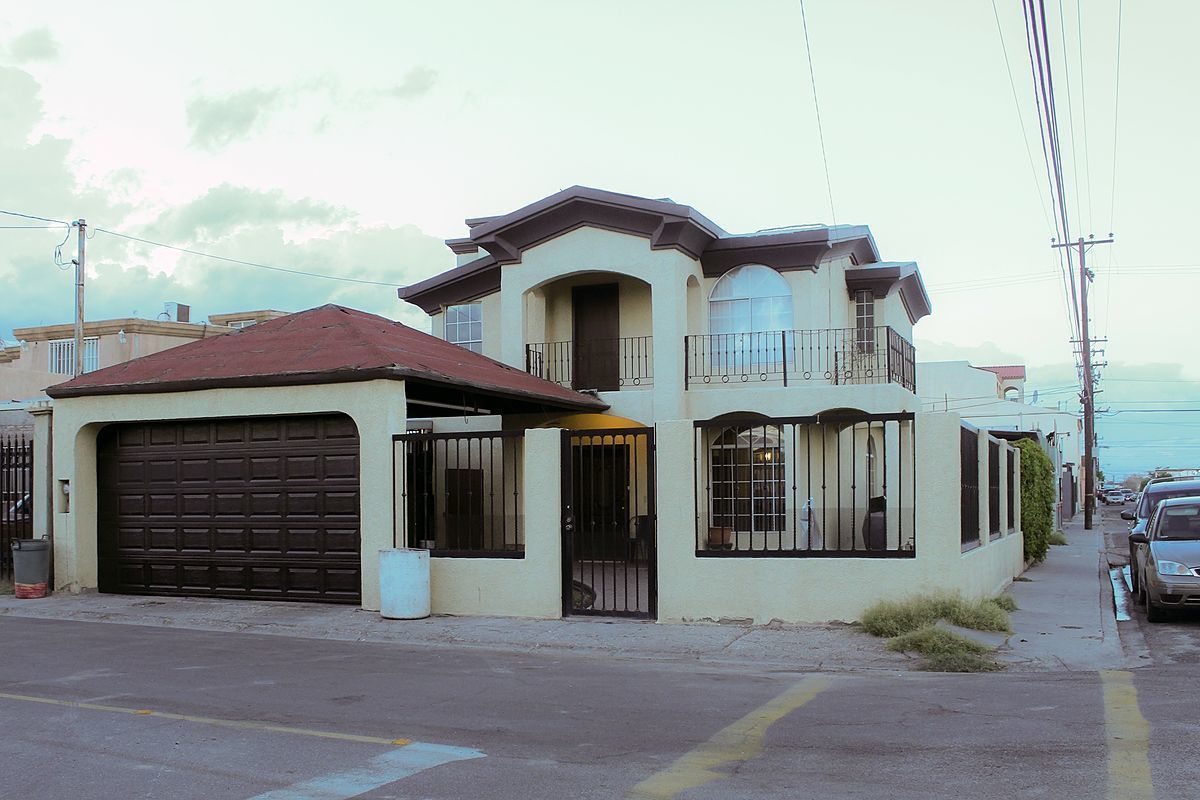 Casa en venta con doble cochera a 5 min de Plaza Carranza