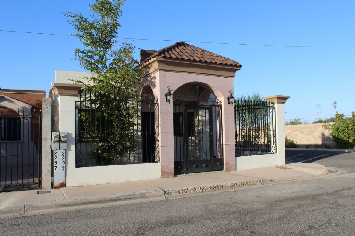 Casa en esquina de 1 nivel en Residencial Coronado