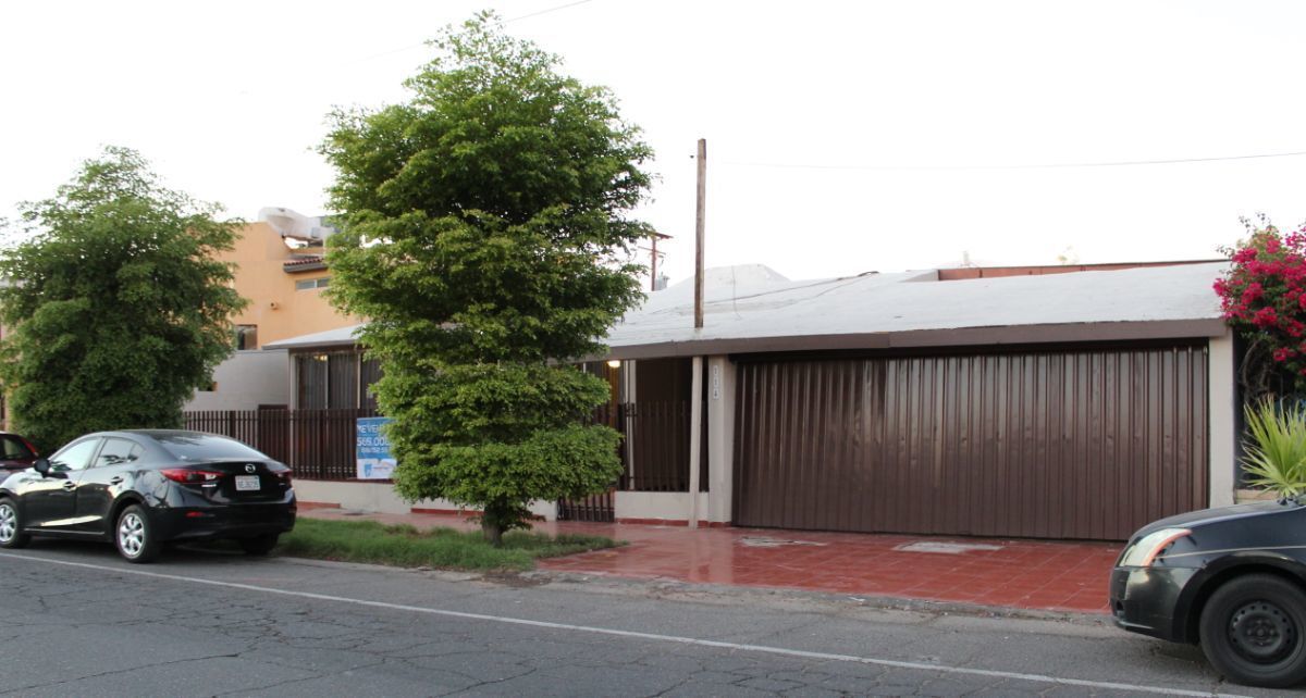 Amplia Residencia de 5 recámaras y alberca en Villafontana