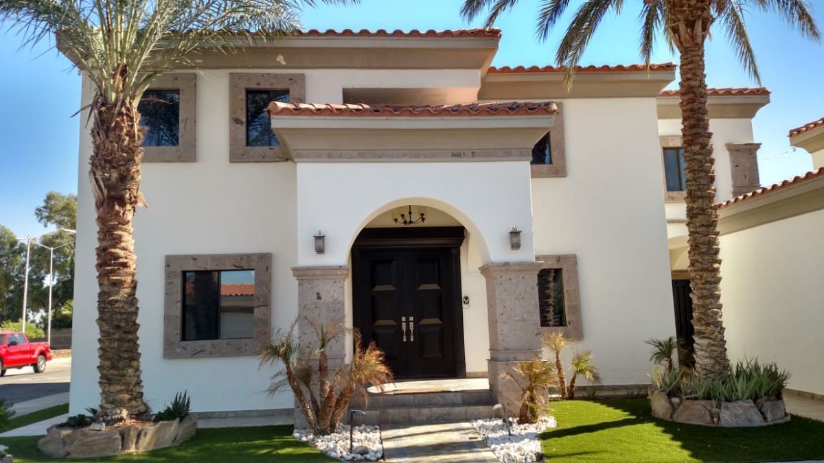 Preciosa casa en RENTA totalmente amueblada en residencial San Miguel.