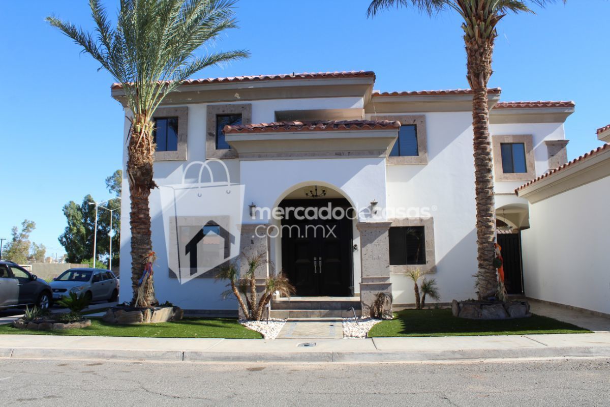Preciosa casa en VENTA totalmente amueblada en residencial San Miguel.