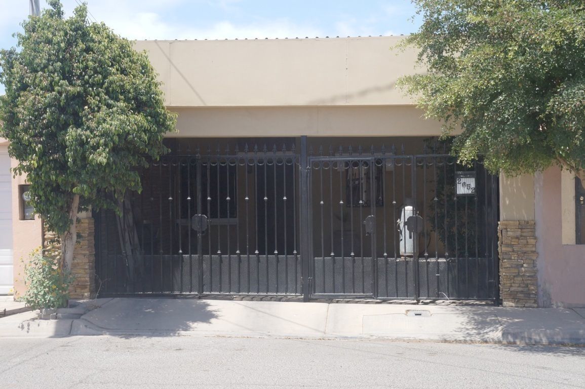 Casa de 1 nivel a una cuadra de Calz. Anáhuac