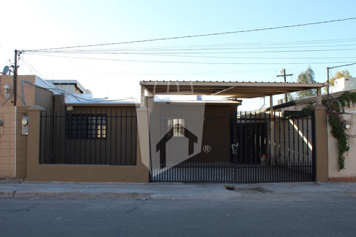 Renta casa en Jardines del Lago
