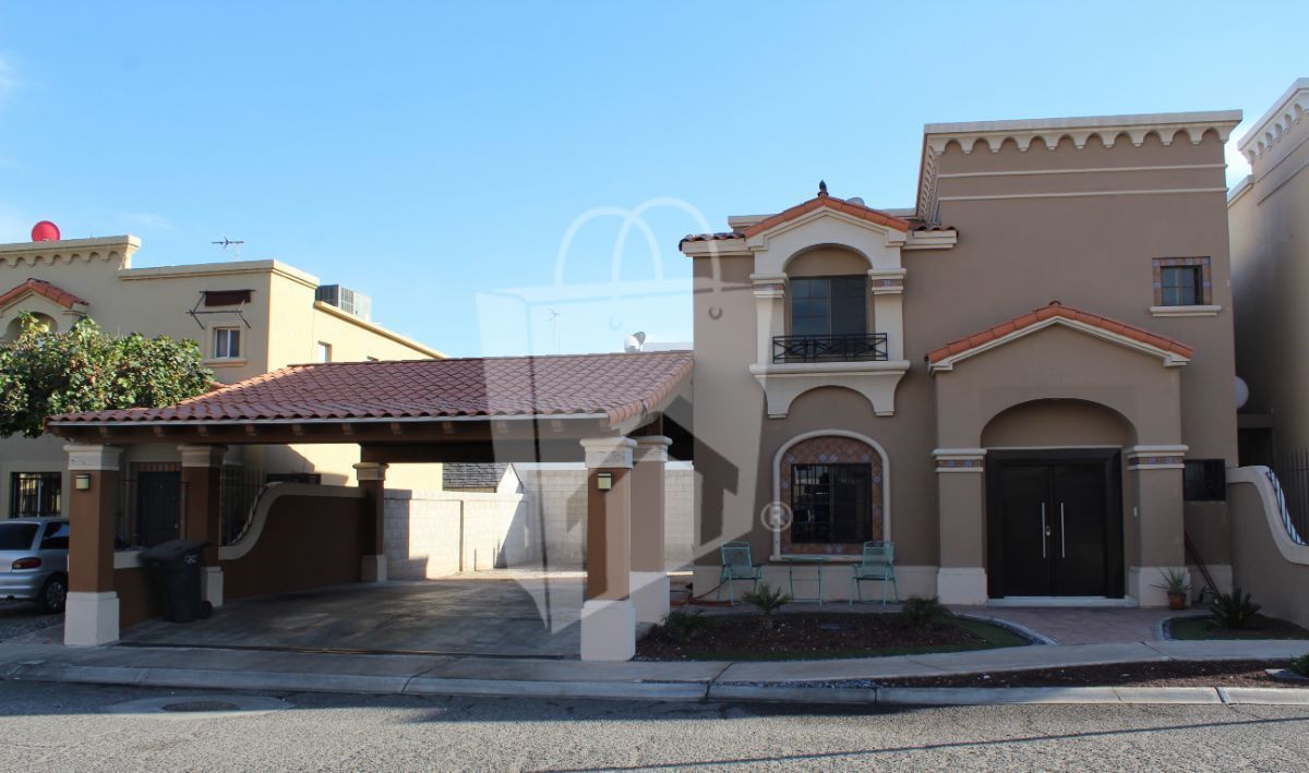 Residencia con amplia cochera en Quinta Roma
