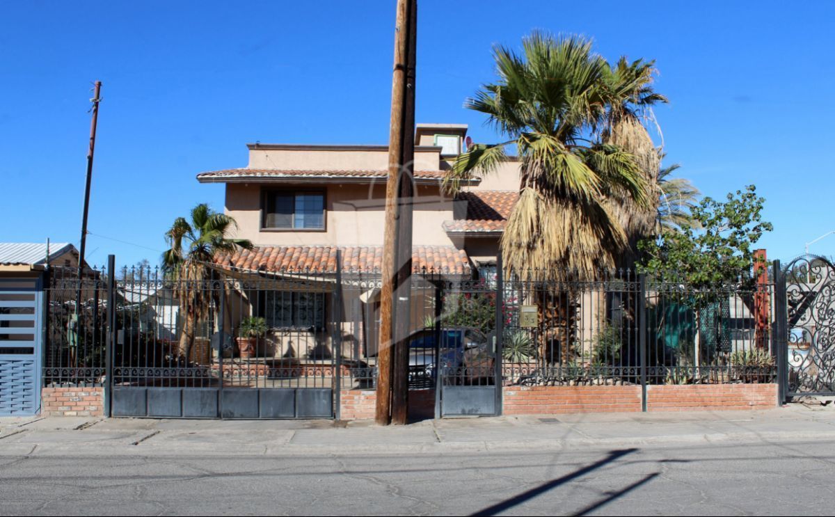 Residencia + Terreno a unos min de Garita Centro