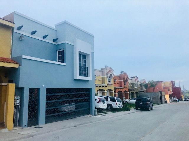 Vive en Urbi Quinta del Cedro, amplia propiedad en privada!