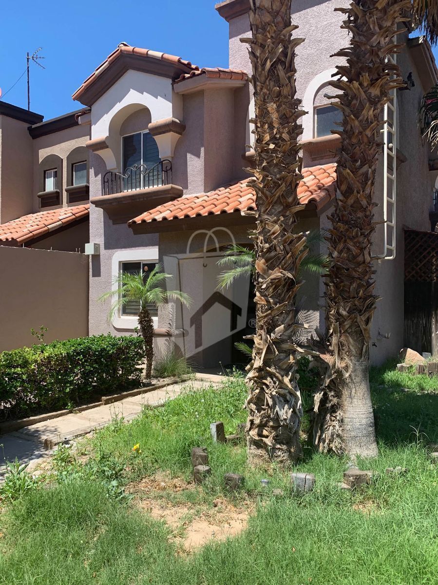 Casa en Venta con doble cochera en Fracc. Toledo