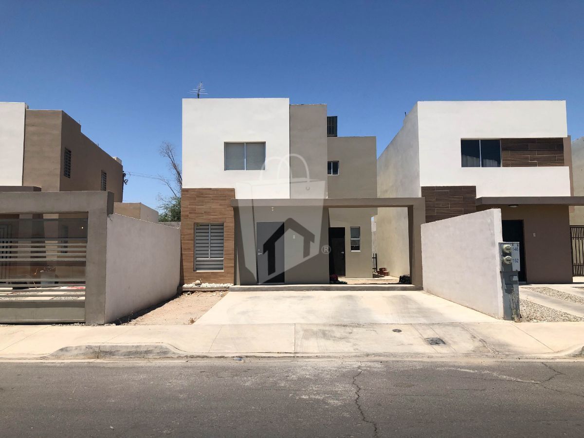 ¡Compra casa en Madeira Residencial! A una cuadra de Calz. Terán Terán