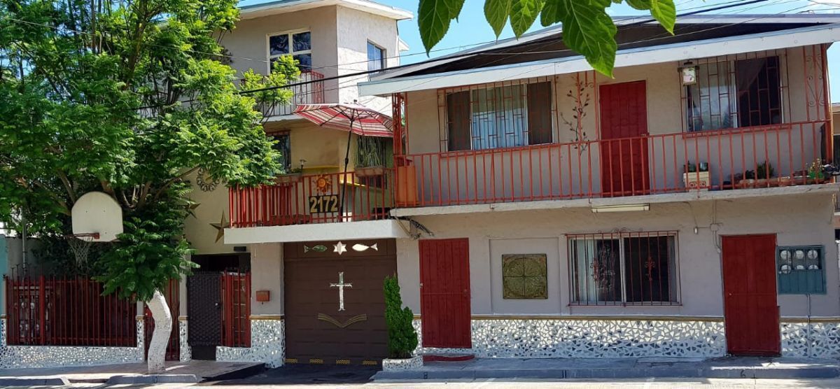 Casa grande + 14 departamentos en excelente ubicación