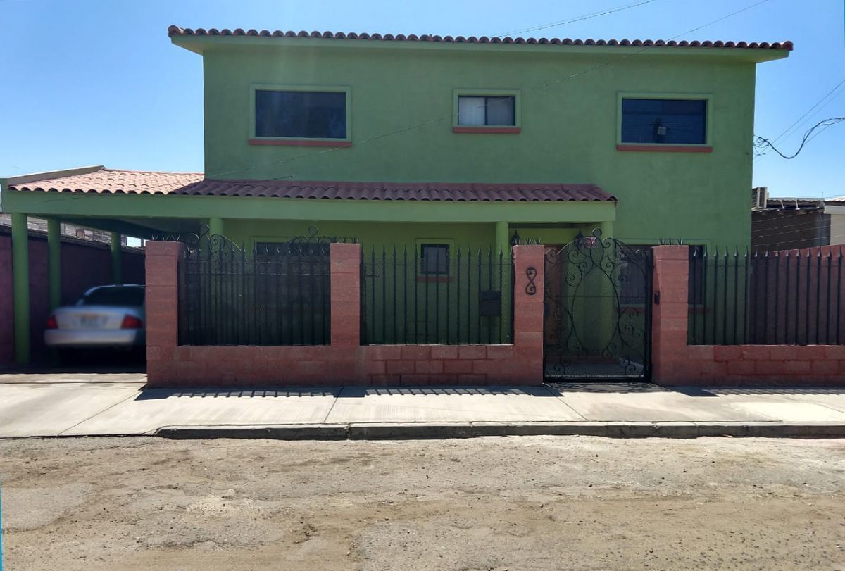 Muy amplia residencia en venta en Col. Nueva