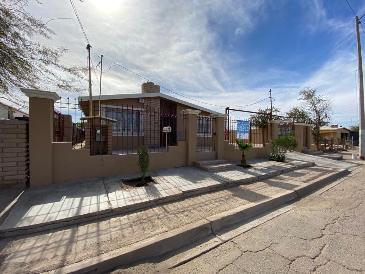 Casa de 1 nivel con 6 departamentos para rentar