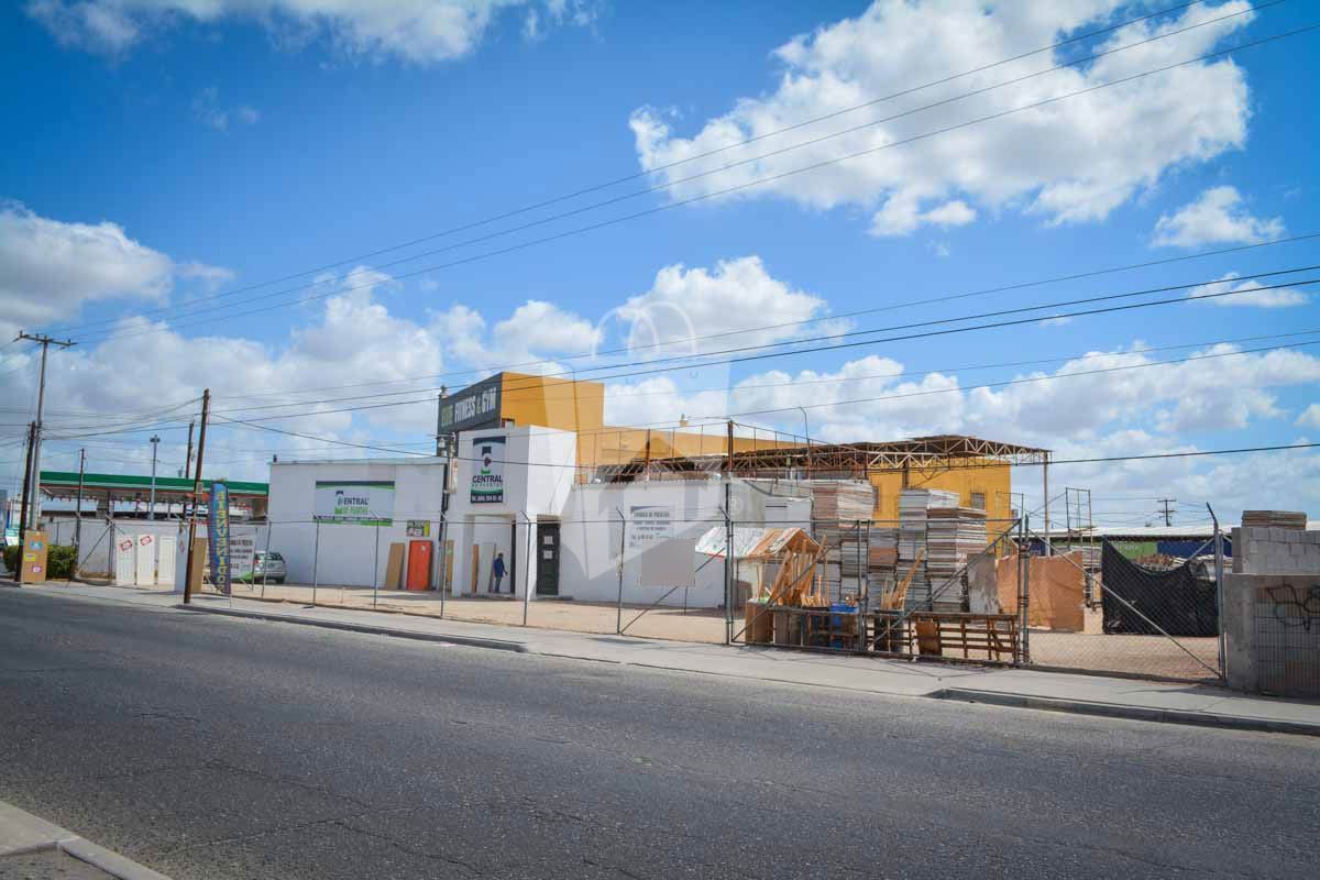 Terreno Comercial/Habitacional de 2311m² aun costado de Calz. Terán Terán