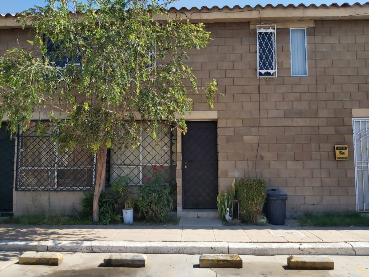 ¡Oportunidad! Casa 2 niveles en Pórticos de la Mesa