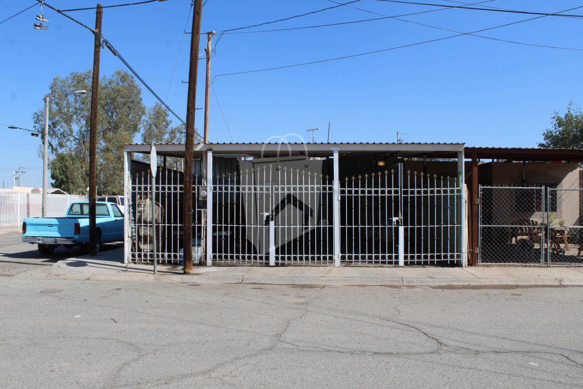 Casa de 1 nivel en esquina en Villas del Colorado