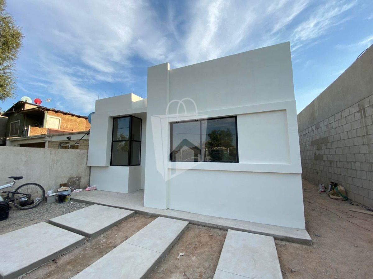 Casa nueva de 1 nivel a 4 cuadras de Blvd. Terán Terán