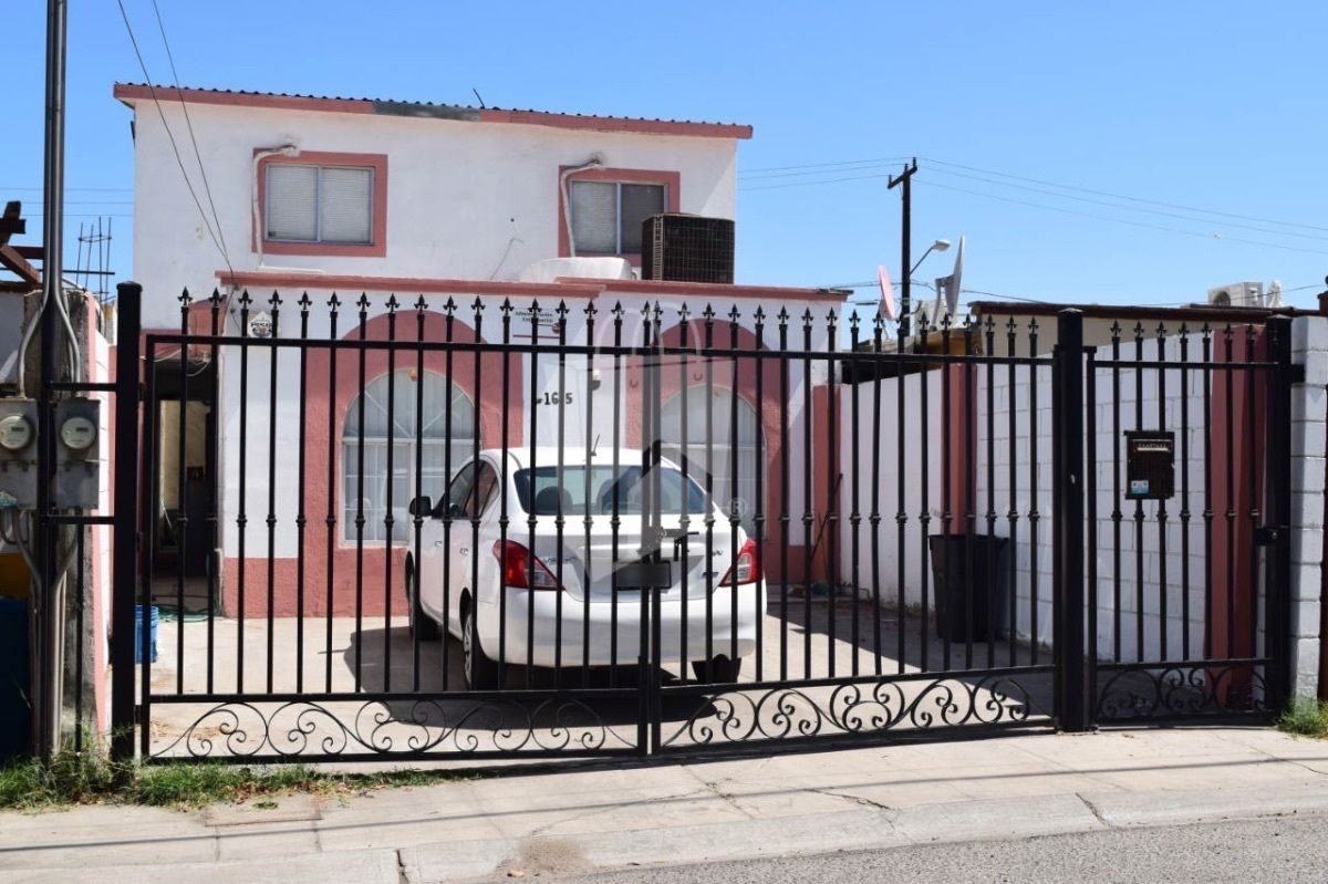 Casa en Venta en excelente ubicación a mtrs de Blvd. L Cárdenas y Calz. Macristy