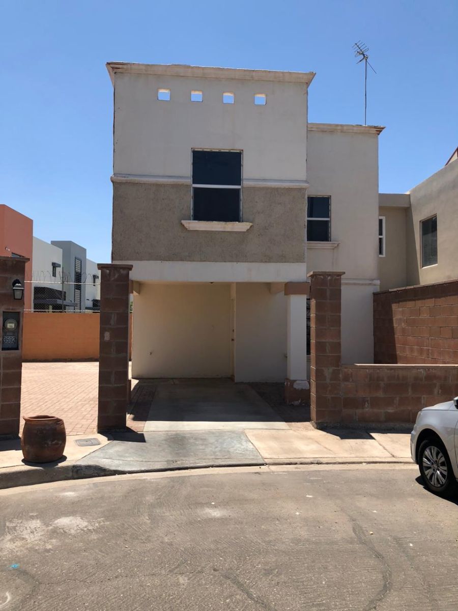 Renta cómoda casa  ubicada en  Bosques del Sol.